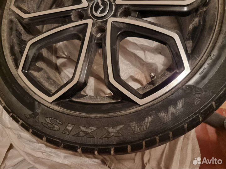 Maxxis Victra MA-Z1 215/50 R17