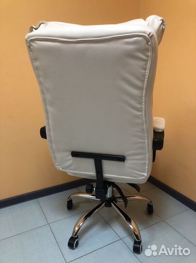 Компьютерное кресло офисное с функцией массажа