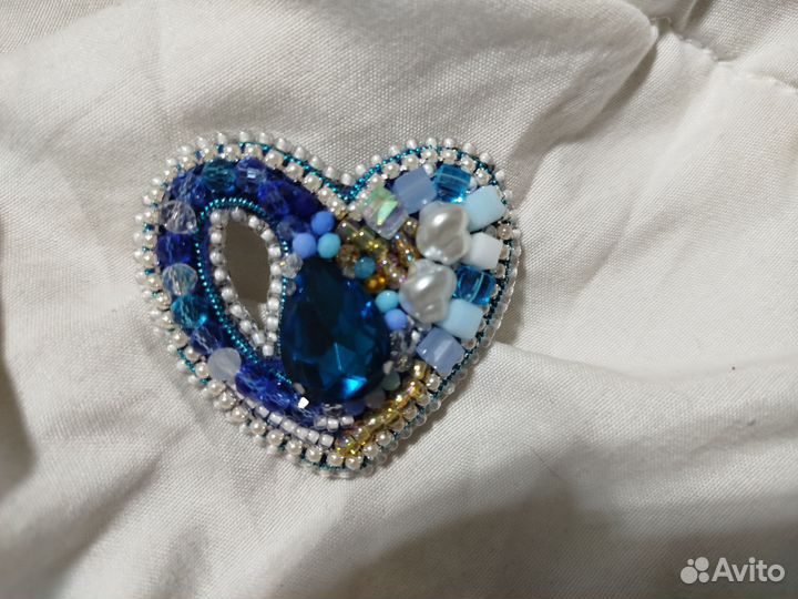 Брошь ручной работы из бисера