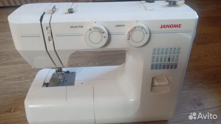 Швейная машина Janome