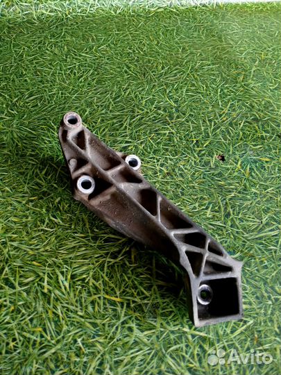 Кронштейн двигателя для Пежо 306 1998г