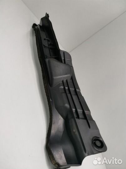 Пыльник крыла правый Toyota Avensis T250 1.8 2004