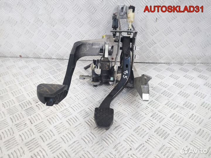 Блок педалей МКПП Volkswagen Passat B5 8D1721117K