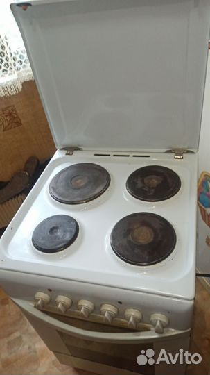 Холодильник и электрическая плита