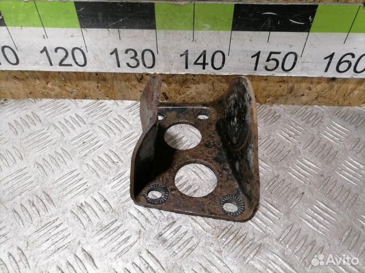 Кронштейн задней балки Skoda Octavia 2000 2011