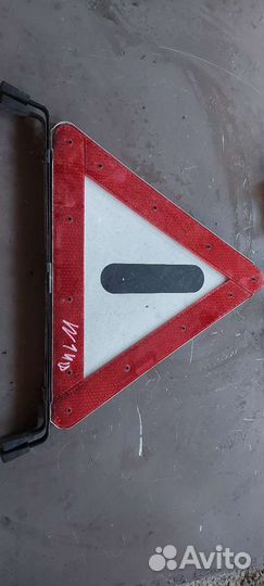 Знак аварийки на Mercedes W140