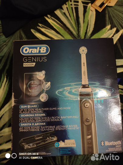 Электрическая зубная щетка Oral-B Genius 10000N