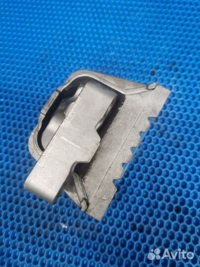 Подушка двигателя правая Volkswagen Tiguan CAV