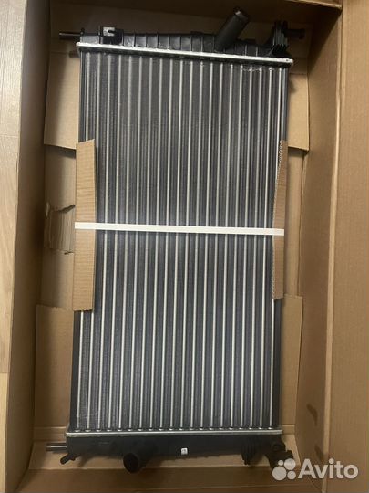 Радиатор охлаждения Ford Focus 2