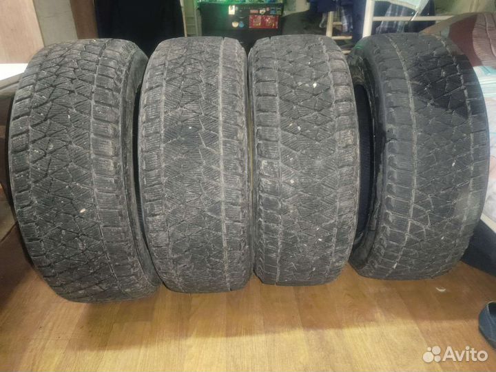 Bridgestone Blizzak DM-V2 225/60 R17