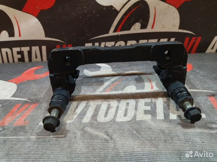 Скоба суппорта передняя Honda Civic 8 4D