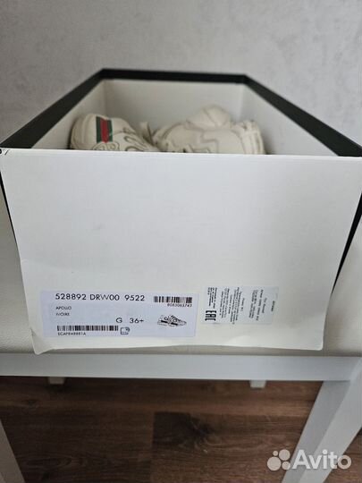 Кроссовки женские