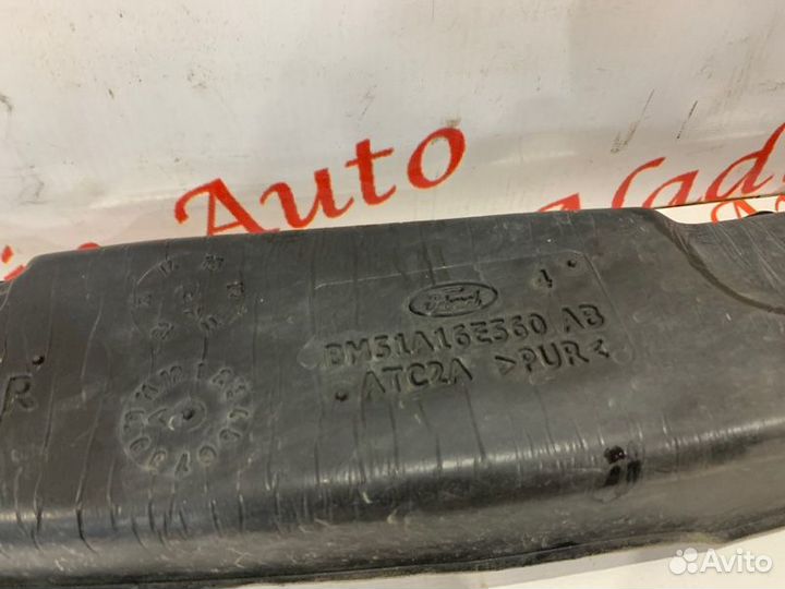 Уплотнитель крыла передний правый Ford Focus 3 1.6