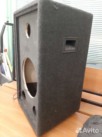 Студийная колонка