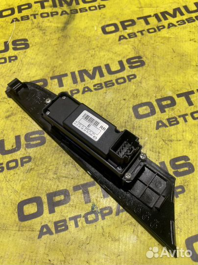 Задняя правая кнопка стеклоподъемника Mazda 3 BK