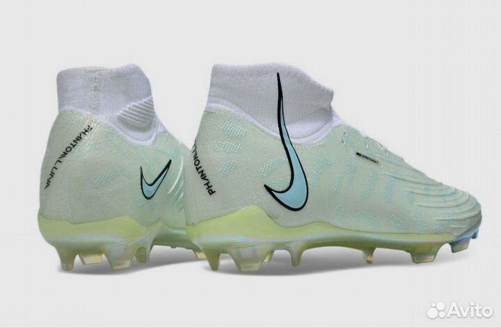 Футбольные бутсы nike