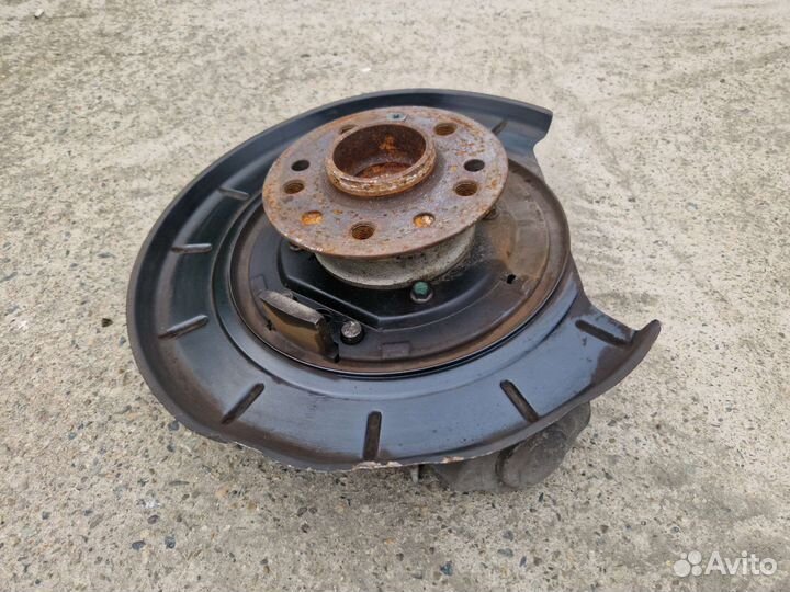 Кулак задний левый и правый для Mercedes W164 W251