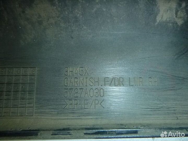 Молдинг двери передней правой mitsubishi outlander