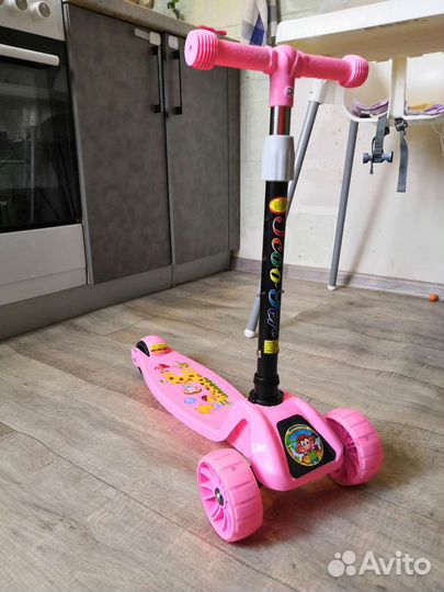 Самокат трехколесный новый