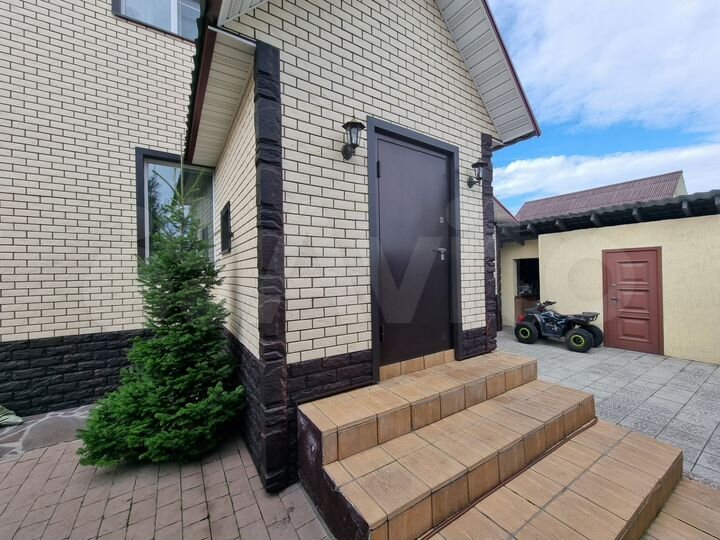 Дом 265 м² на участке 9 сот.