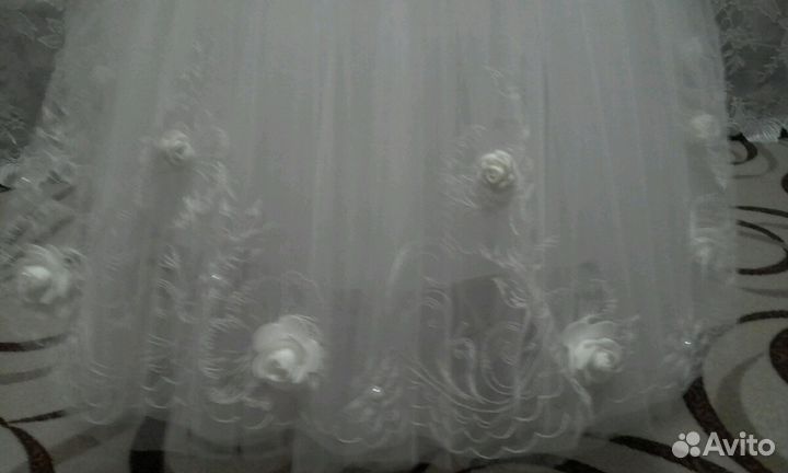 Платье, туфли и аксессуар для волос