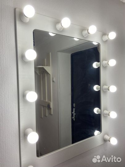 Зеркало с лампочками