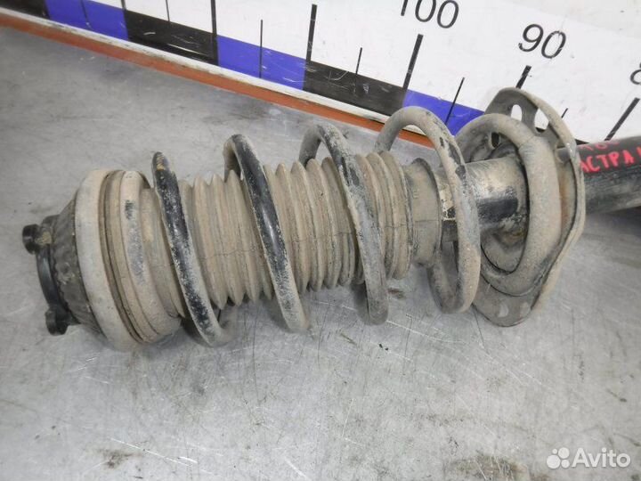 Стойка подвески передняя правая Opel Astra H