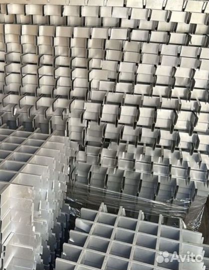 Потолок грильято мало бу