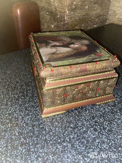 Шкатулка для украшений