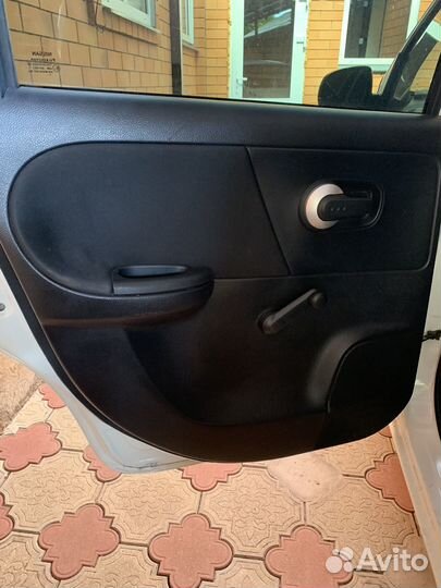 Внутреняя часть двери ниссан ноте Е11