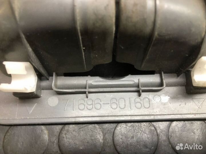 Заглушка крепления сидений Toyota Land Cruiser 200