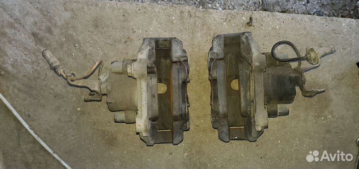 Суппорта передние на Audi A100 C4