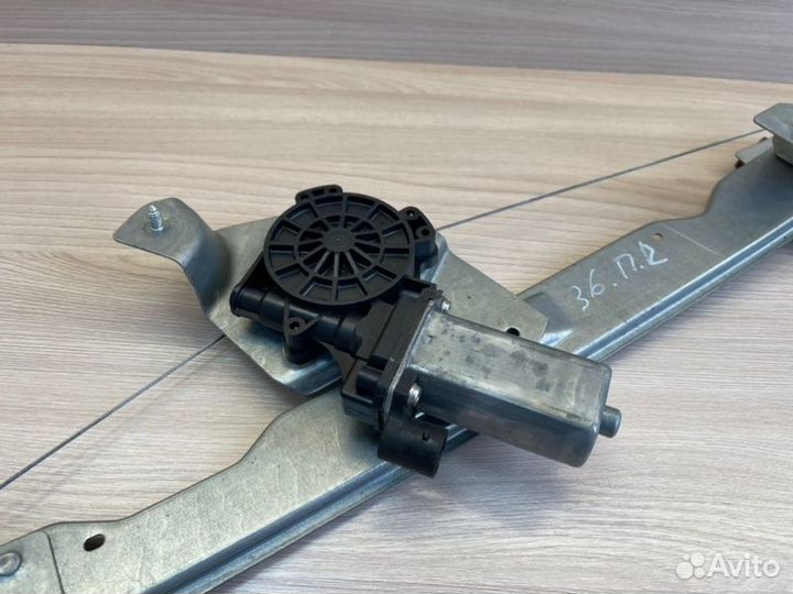 Стеклоподемник передний правый Renault Duster