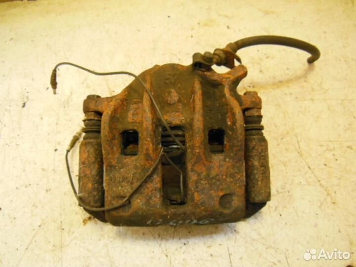 Суппорт передний левый Peugeot 406