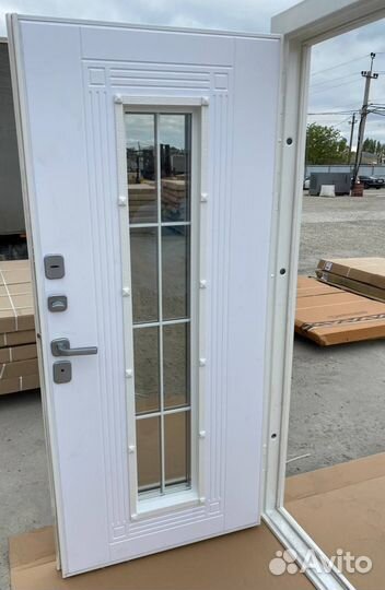 Дверь входная Английская решетка белая