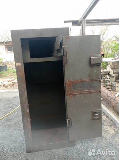 Сейф, шкаф оружейный 1,30;0,55;0, 40 см