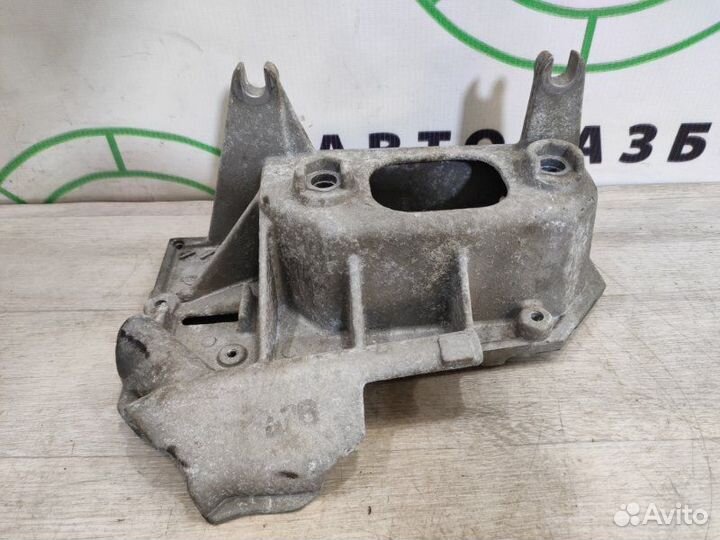 Кронштейн опры МКПП левый Nissan Note E11 (1.4)