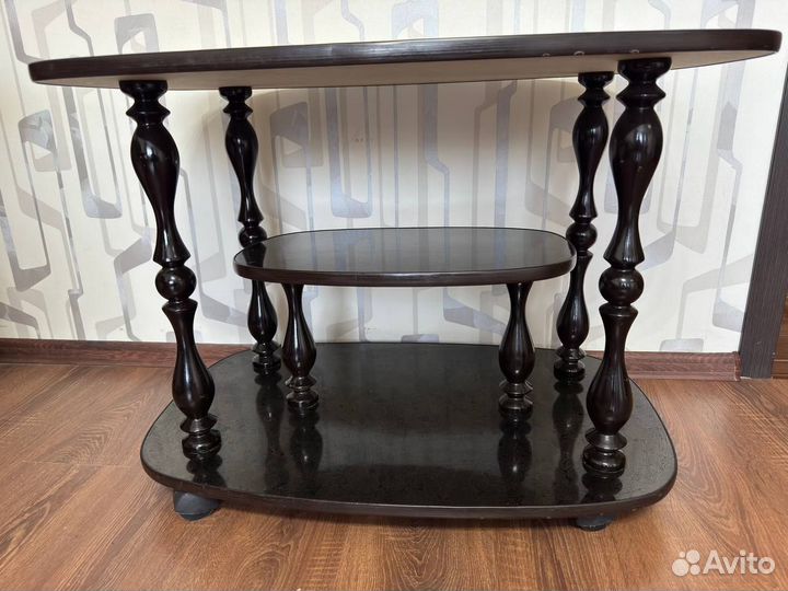 Журнальный столик на колесах