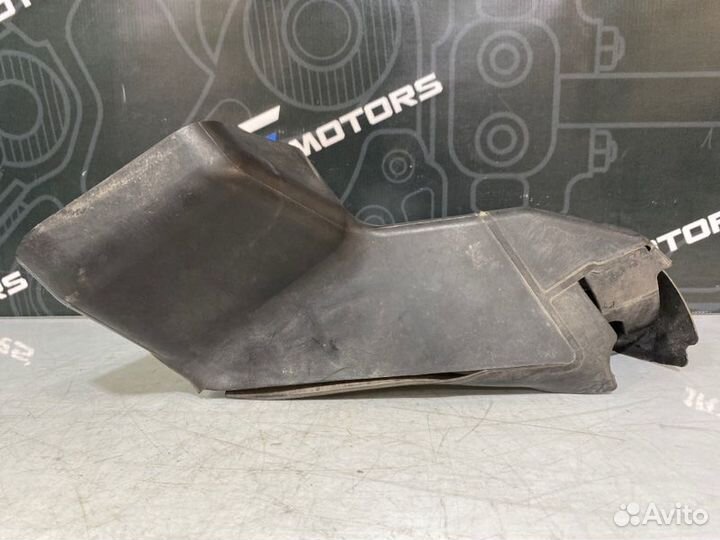 Воздуховод радиатора правый Audi Allroad C5 BAS