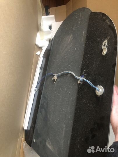 Зеркало с подставкой и лампами