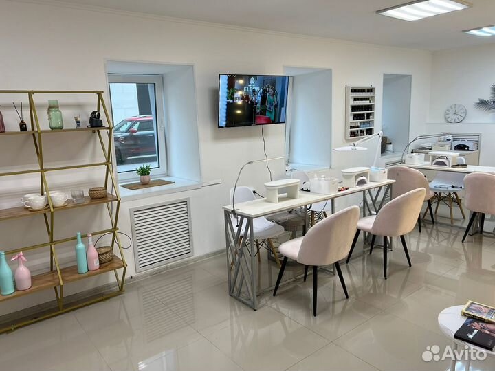 Маникюр и педикюр