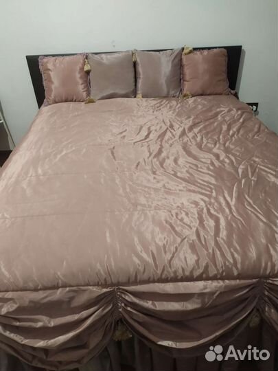 Покрывало и 4 подушки