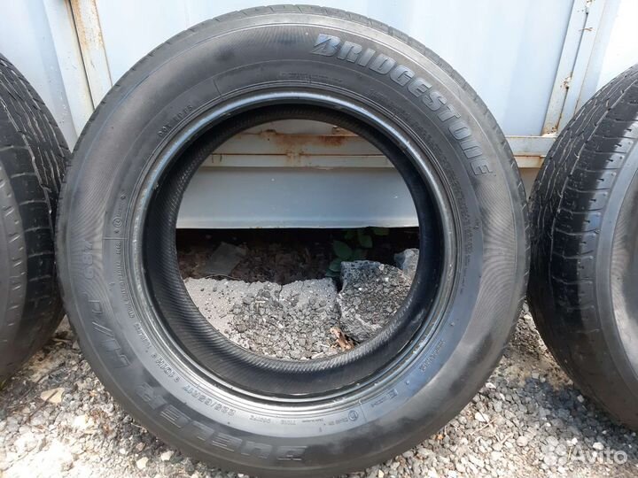 Bridgestone Dueler H/T 687 225/65 R17