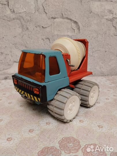 Игрушки из СССР, машинки железные, бетономешалка