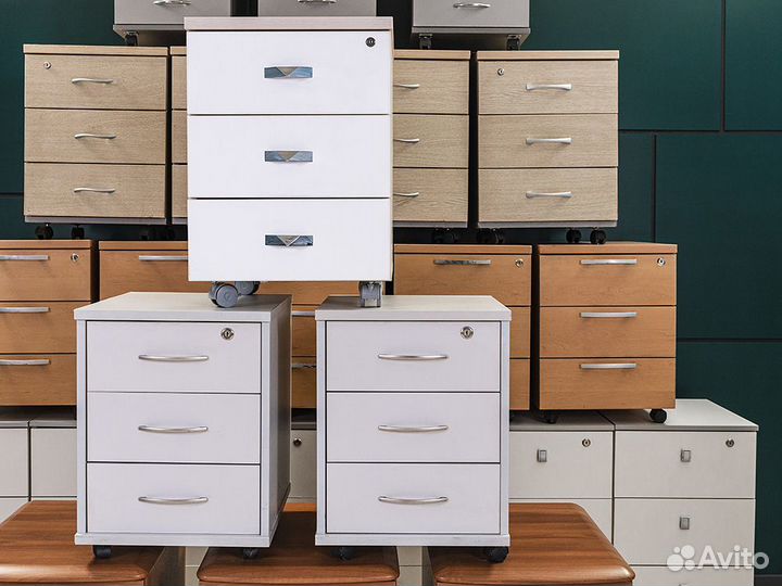 Офисная тумба на колесах с ящиками