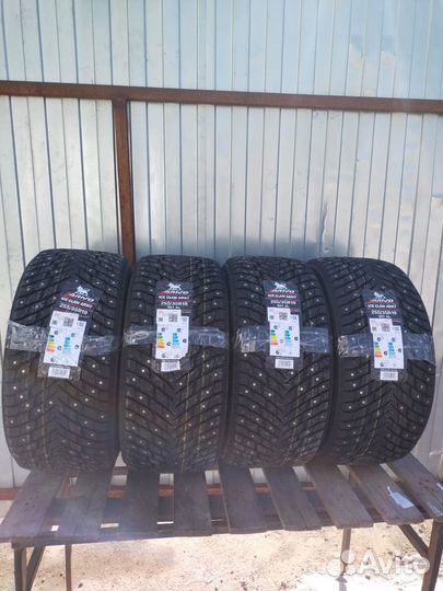 Arivo Ice Claw ARW7 255/35 R19 96T