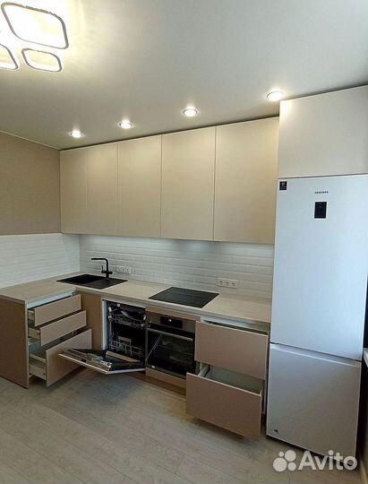 Кухня в потолок