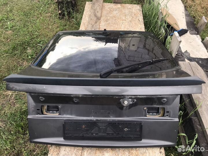 Крышка багажника в сборе