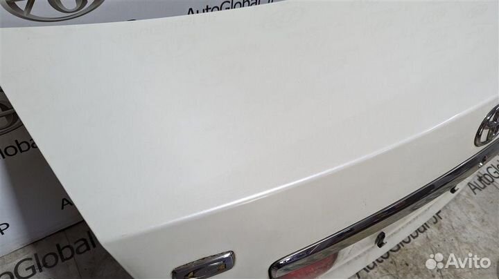 Крышка багажника Toyota Premio