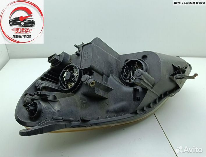 Фара правая б/у Opel Zafira B 24451053